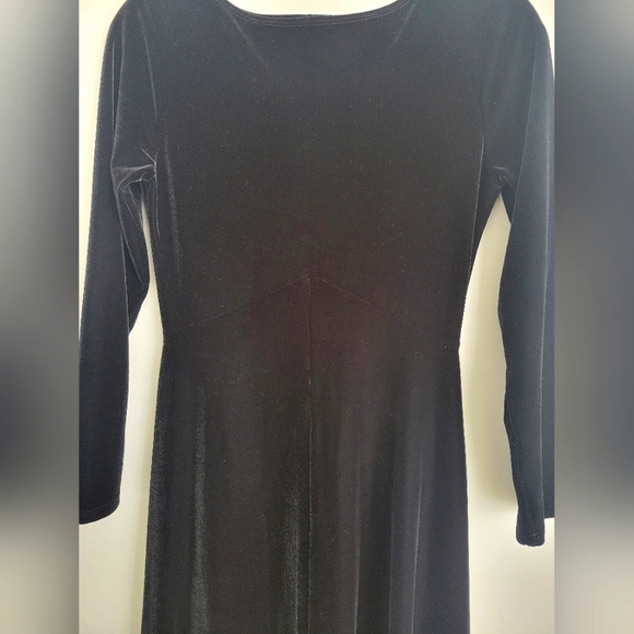 Dance Sophisticates maxy velvet dress in black. Size 36R - Picture 6 of 11